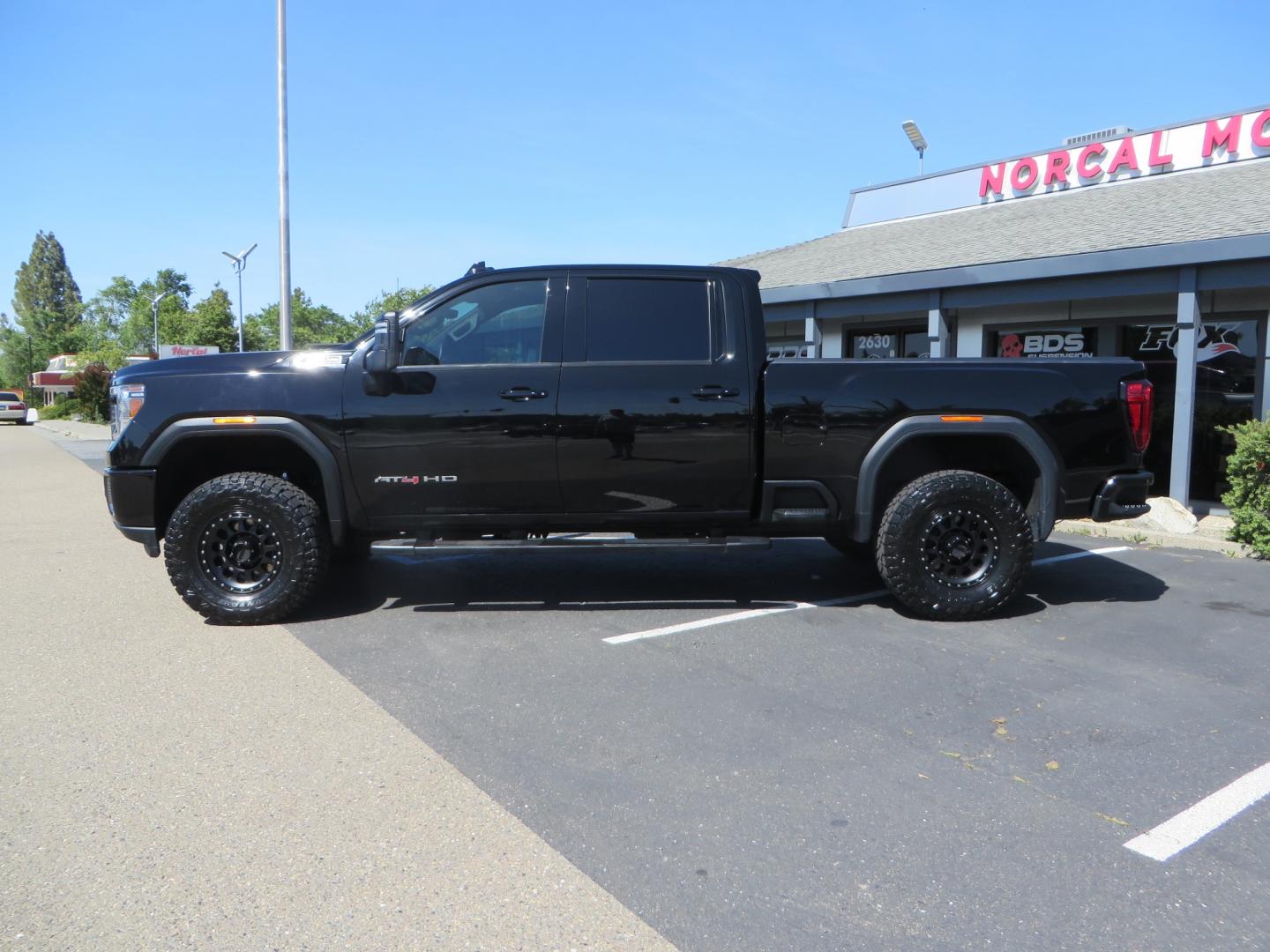 2020 BLACK /BLACK GMC Sierra 2500HD AT4 (1GT49PE76LF) with an 6.6L V8 engine, automatic transmission, located at 2630 Grass Valley Highway, Auburn, CA, 95603, (530) 508-5100, 38.937893, -121.095482 - Features a 3" BDS level kit with Fox shocks, 35" Toyo RT trail tires, 17" Method race wheels, JL audio Subwoofer, Window tint, and a power Tonneau cover. - Photo#7